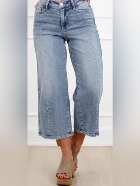 Stunning Judy Blue Light Blue Cropped Wide-Leg Jeans with Center Seam